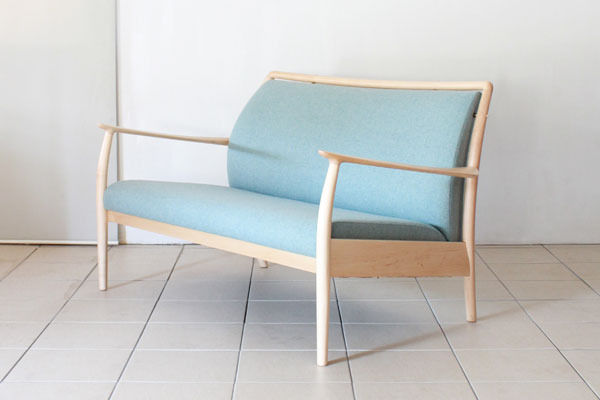 CAJA-Sofa-1300-Maple-01.jpg