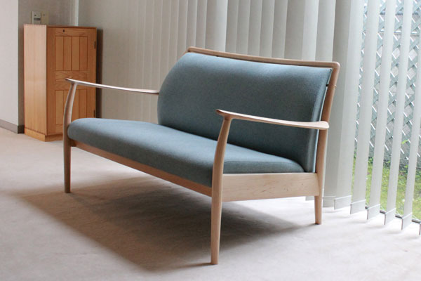 CAJA-Sofa-1300-Maple-07.jpg