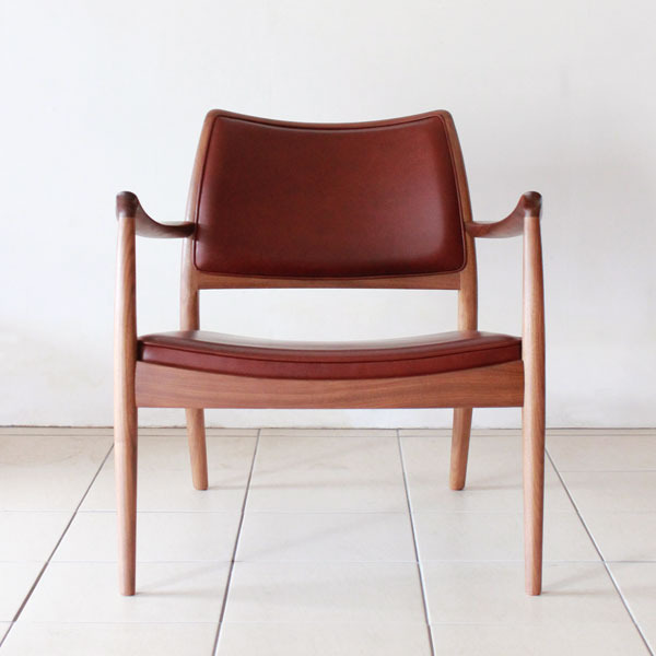 Caja-easy-chair-leather-02.jpg