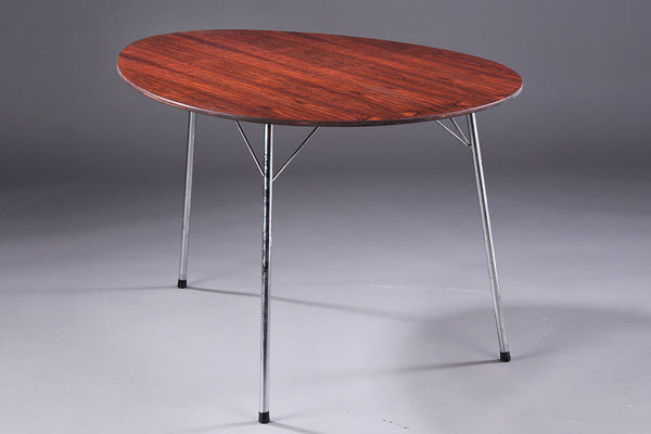 Arne-Jacobsen-Egg-table-02.jpg