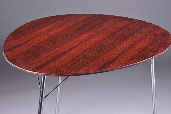 Arne-Jacobsen-Egg-table-03.jpg