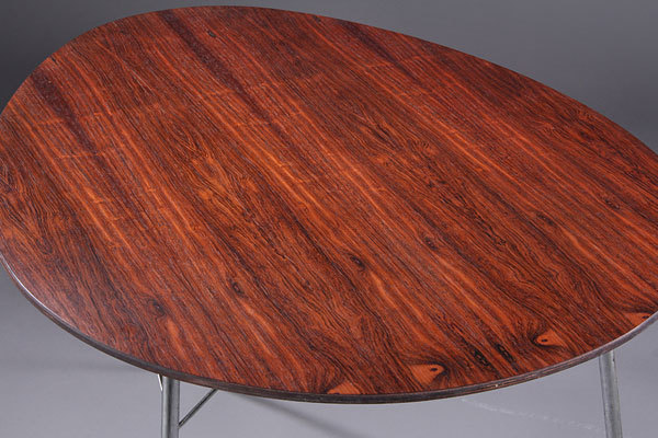 Arne-Jacobsen-Egg-table-04.jpg