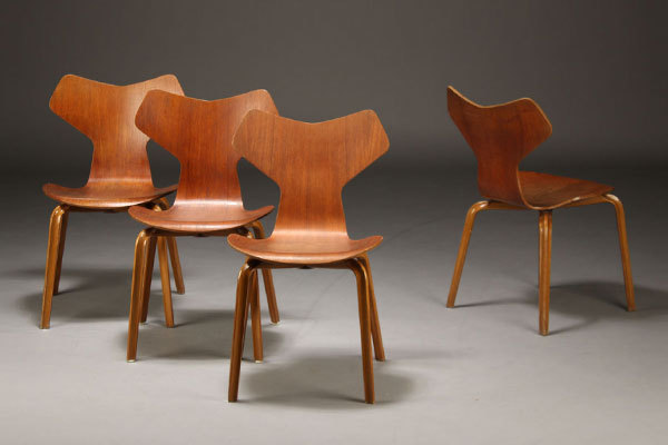 Arne-Jacobsen-Set-of-4-Grandprix-chairs-01.jpg