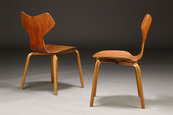 Arne-Jacobsen-Set-of-4-Grandprix-chairs-03.jpg