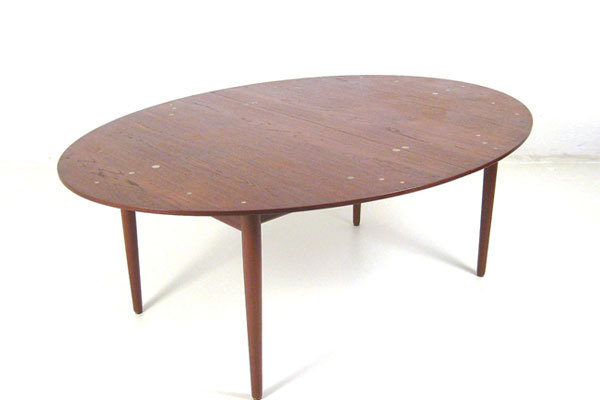 Finn-Juhl--Judus-Dining-table-02.jpg