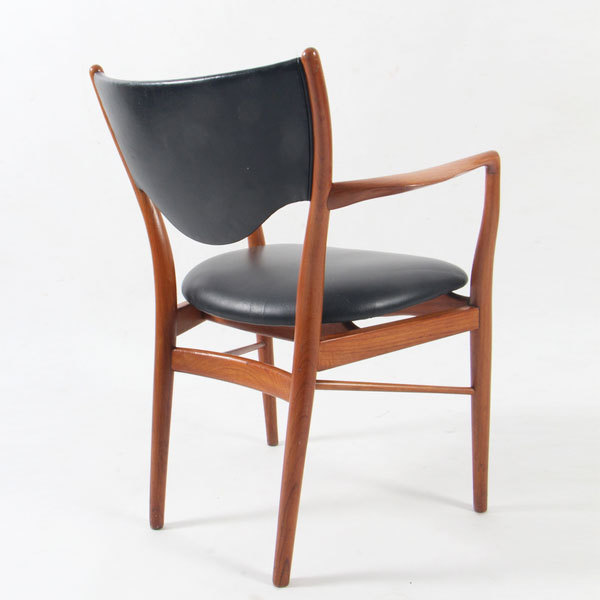 Finn-Juhl-Armchair-BO72-02.jpg