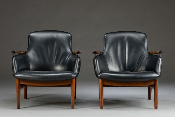 Finn-Juhl-Pair-of-NV53-Rosewood-02.jpg