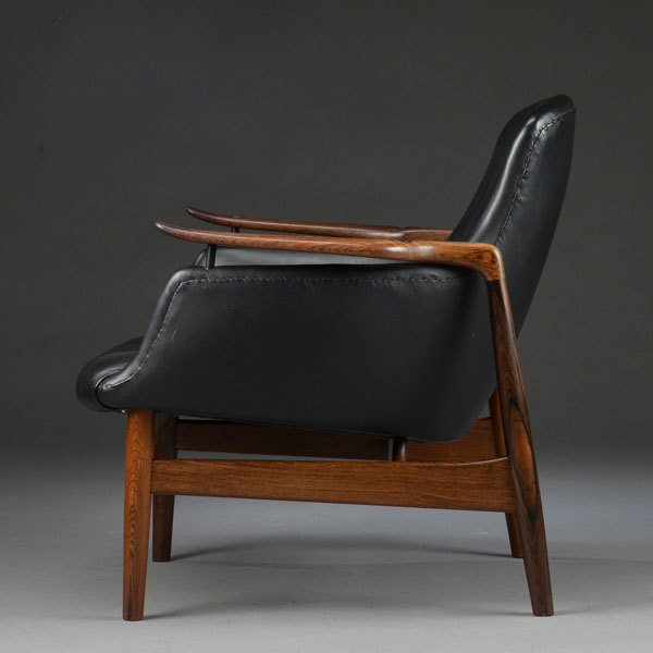 Finn-Juhl-Pair-of-NV53-Rosewood-04.jpg