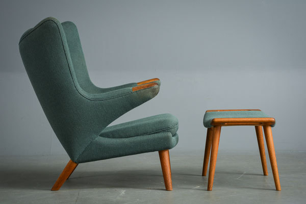 Wegner-Bear-chair-and-Ottoman-02.jpg