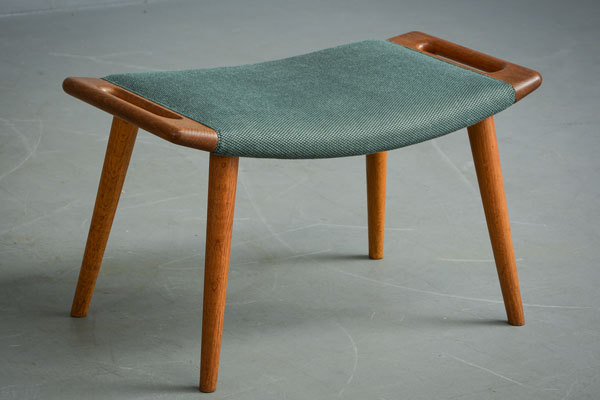 Wegner-Bear-chair-and-Ottoman-05.jpg