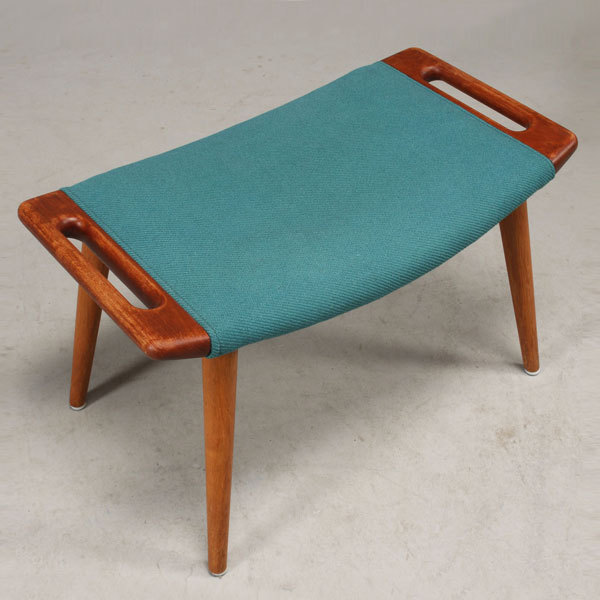 Wegner-Bearchair-and-Ottoman-04.jpg