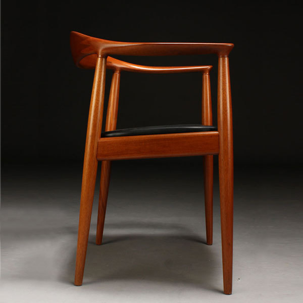 Wegner-The-chair-JH503-Mahogany-03.jpg