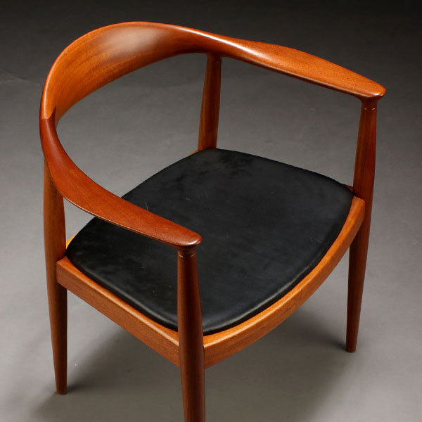 Wegner-The-chair-JH503-Mahogany-05.jpg
