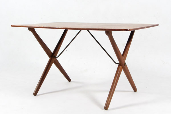 Wegner-Xleg-coffee-table-01.jpg