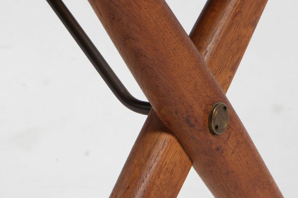 Wegner-Xleg-coffee-table-04.jpg