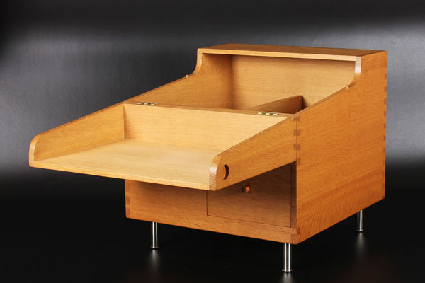 Wegner-bar-cabinet-AT-34-Oak-01.jpg