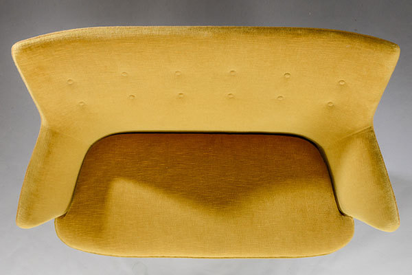 Wegner-minibear-settee-04.jpg