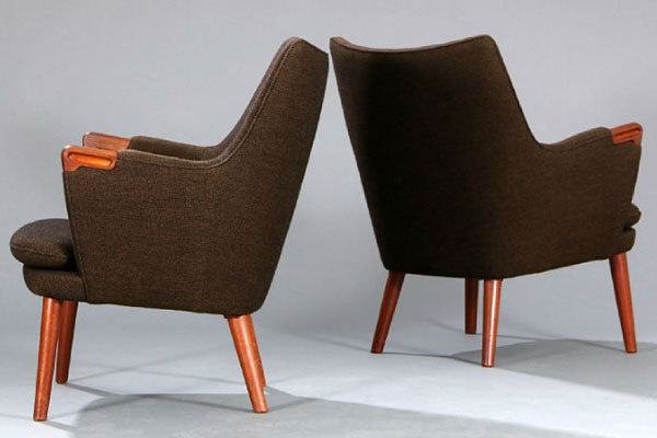 Wegner-pair-of-minibear-chairs-03.jpg