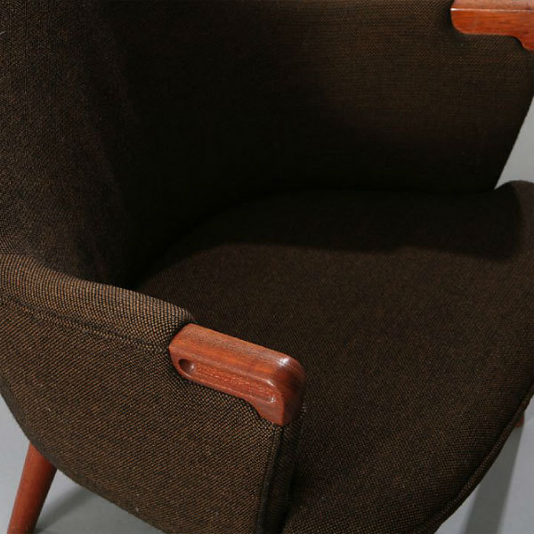 Wegner-pair-of-minibear-chairs-04.jpg