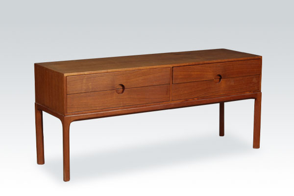 Aksel-Kjaersgaard-small-chest-01.jpg