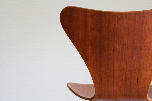 Arne-Jacobsen--seven-chair-model-3117.-swivel-legs--Fritz-Hansen-04.jpg