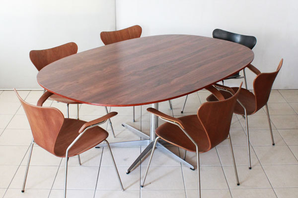 Arne-Jacobsen-Dining-table-01.jpg
