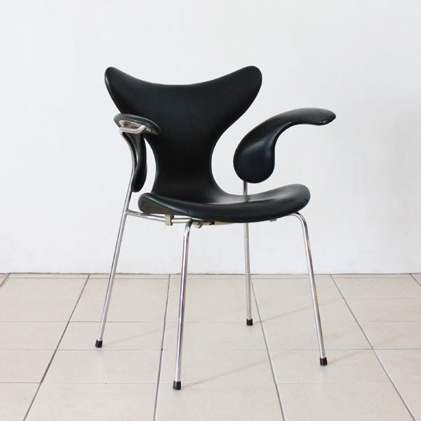Arne-Jacobsen-Eight-chair-04.jpg
