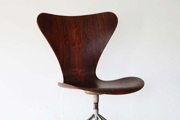 Arne-Jacobsen-Seven-chair-Rosewood-01.jpg