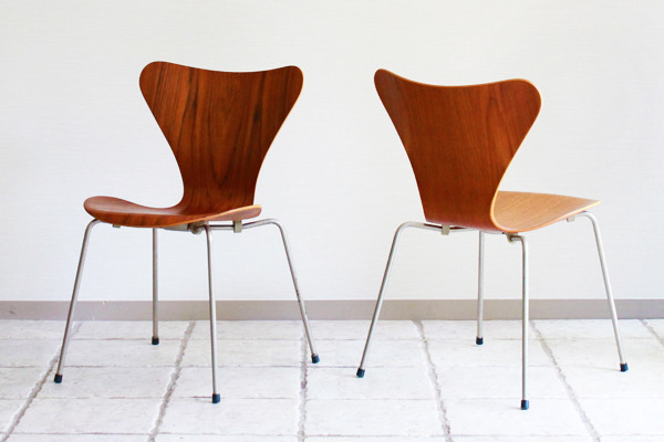 Arne-Jacobsen-Seven-chairs.jpg