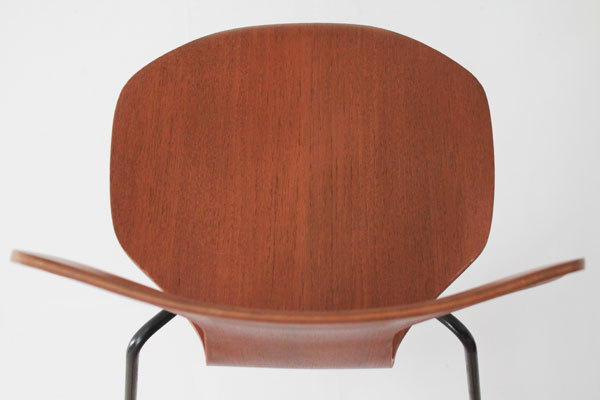 Arne-Jacobsen-T-chair-12.jpg