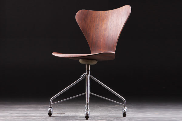 Arne-Jacobsen.-seven-chair-rosewood-01.jpg