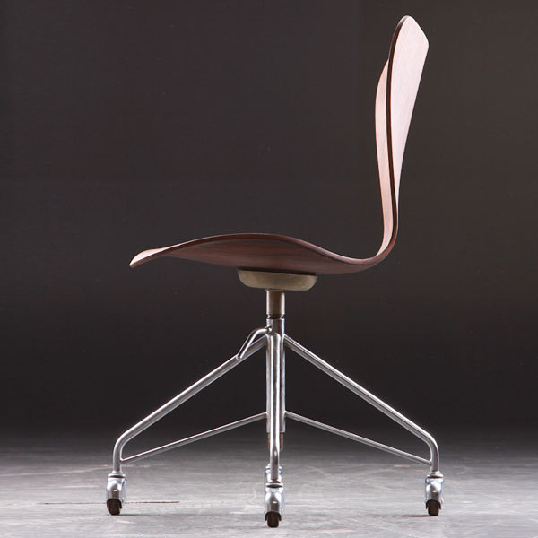 Arne-Jacobsen.-seven-chair-rosewood-02.jpg