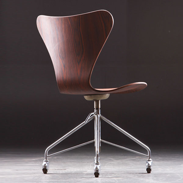Arne-Jacobsen.-seven-chair-rosewood-03.jpg