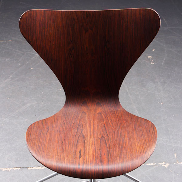 Arne-Jacobsen.-seven-chair-rosewood-04.jpg