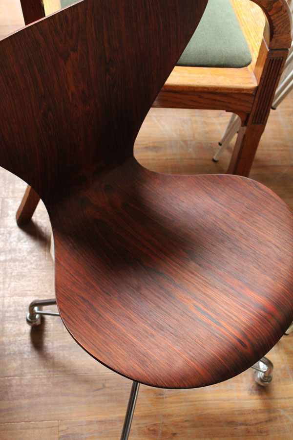 Arne-Jacobsen.-seven-chair-rosewood-05.jpg