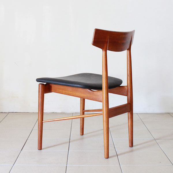 Arne-Vodder-Dining-Chairs-05.jpg