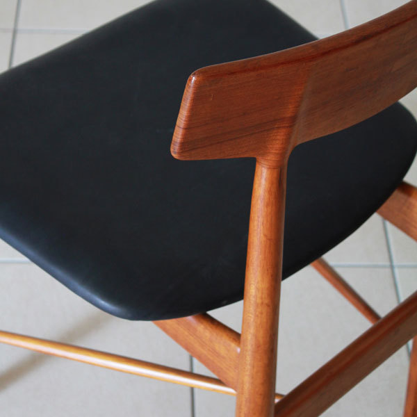 Arne-Vodder-Dining-Chairs-06.jpg