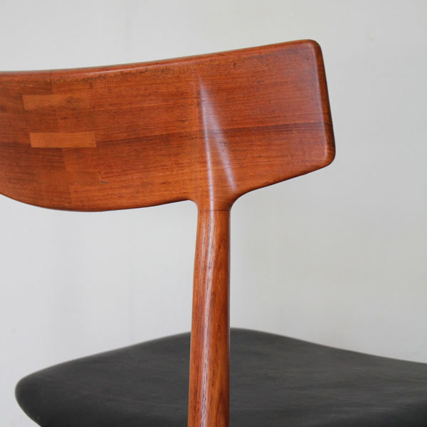 Arne-Vodder-Dining-Chairs-07.jpg