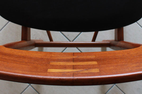 Arne-Vodder-Dining-Chairs-08.jpg