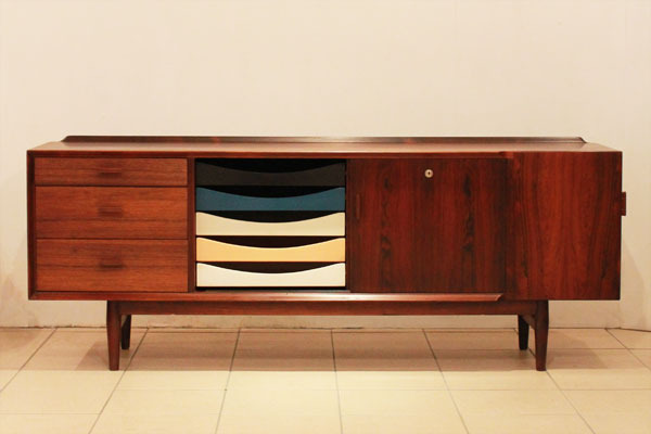 Arne-Vodder-Rosewood-sideboard-02.jpg