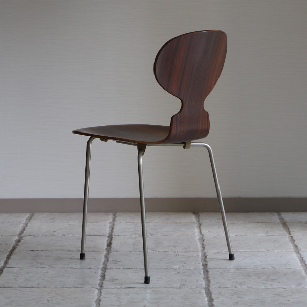 Arne Jacobsen  Ant chair  Fritz Hansen (8).jpg