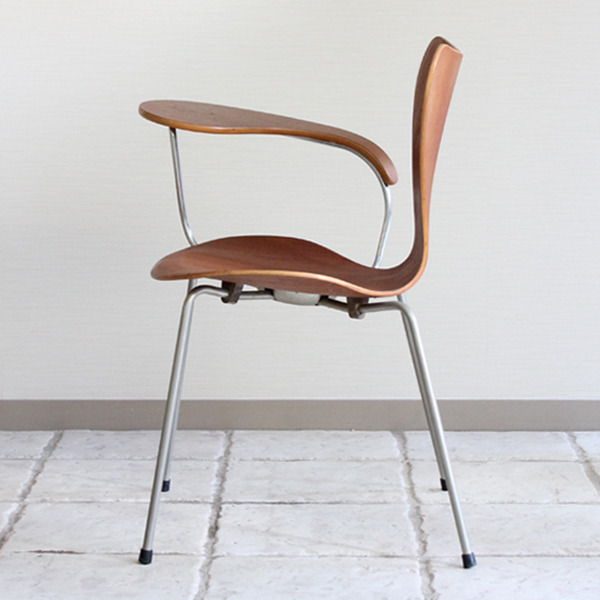 入荷】Arne Jacobsen / セブンチェア（片肘アーム付き）. Teak / Fritz 