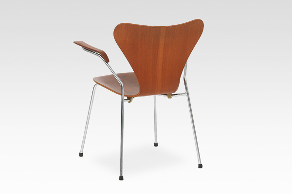 Arne Jacobsen  Seven chair model 3207 Teak  Fritz Hansen (3).jpg
