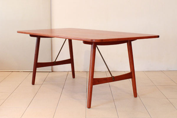 Borge-Mogensen--Hunting-table-04.jpg