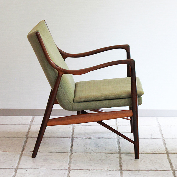 Finn-Juhl--Easy-chair.-NV45-Rosewood--Niels-Vodder-03.jpg