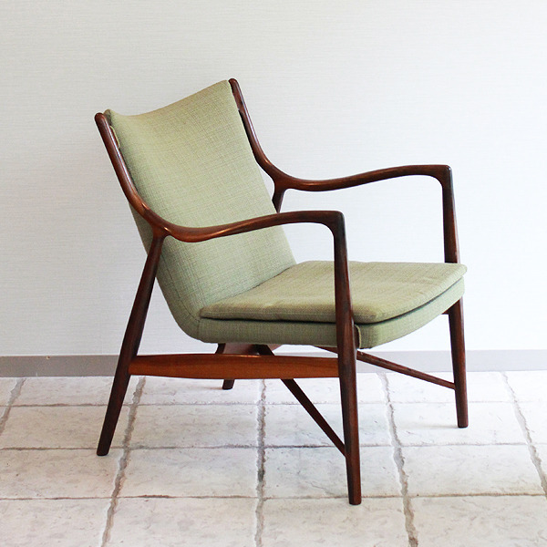 Finn-Juhl--Easy-chair.-NV45-Rosewood--Niels-Vodder-04.jpg