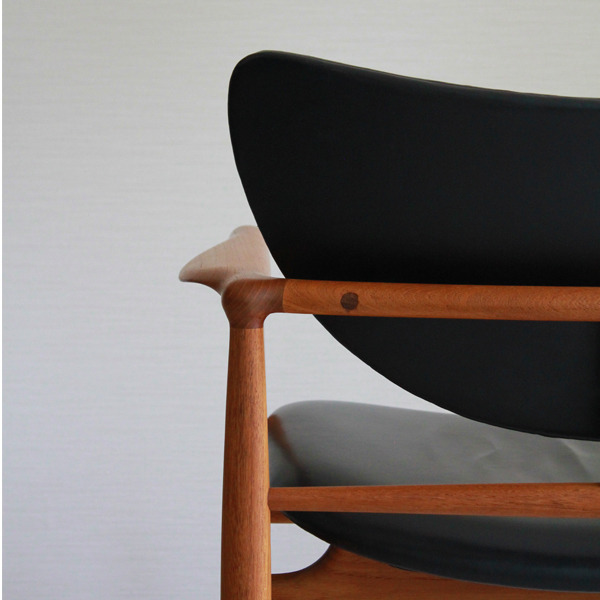 Finn-Juhl--Easy-chair.-NV48-Niels-Vodder-04.jpg