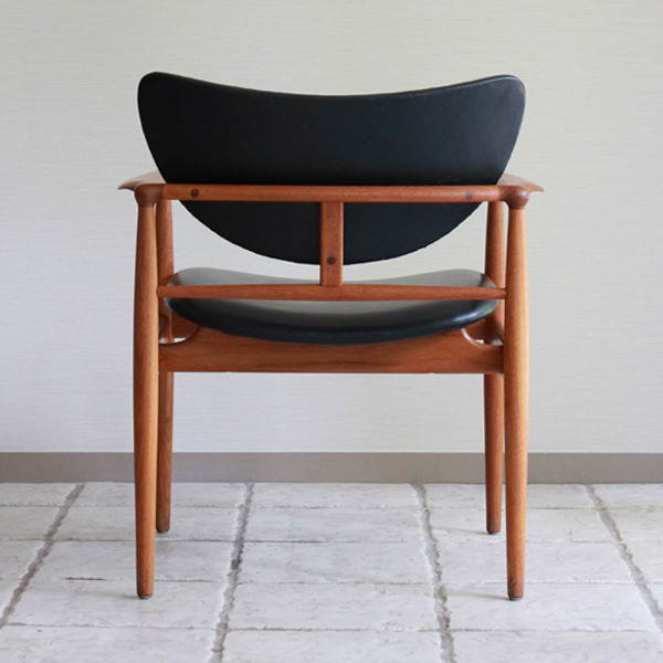 Finn-Juhl--Easy-chair.-NV48-Niels-Vodder-06.jpg