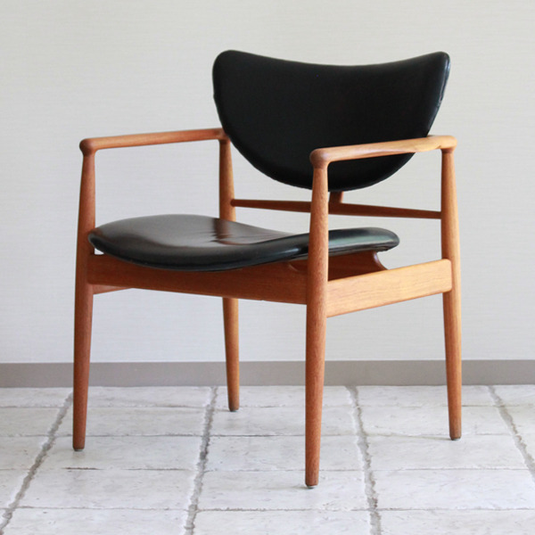 Finn-Juhl--Easy-chair.-NV48-Niels-Vodder-09.jpg