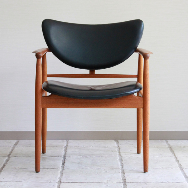 Finn-Juhl--Easy-chair.-NV48-Niels-Vodder-10.jpg